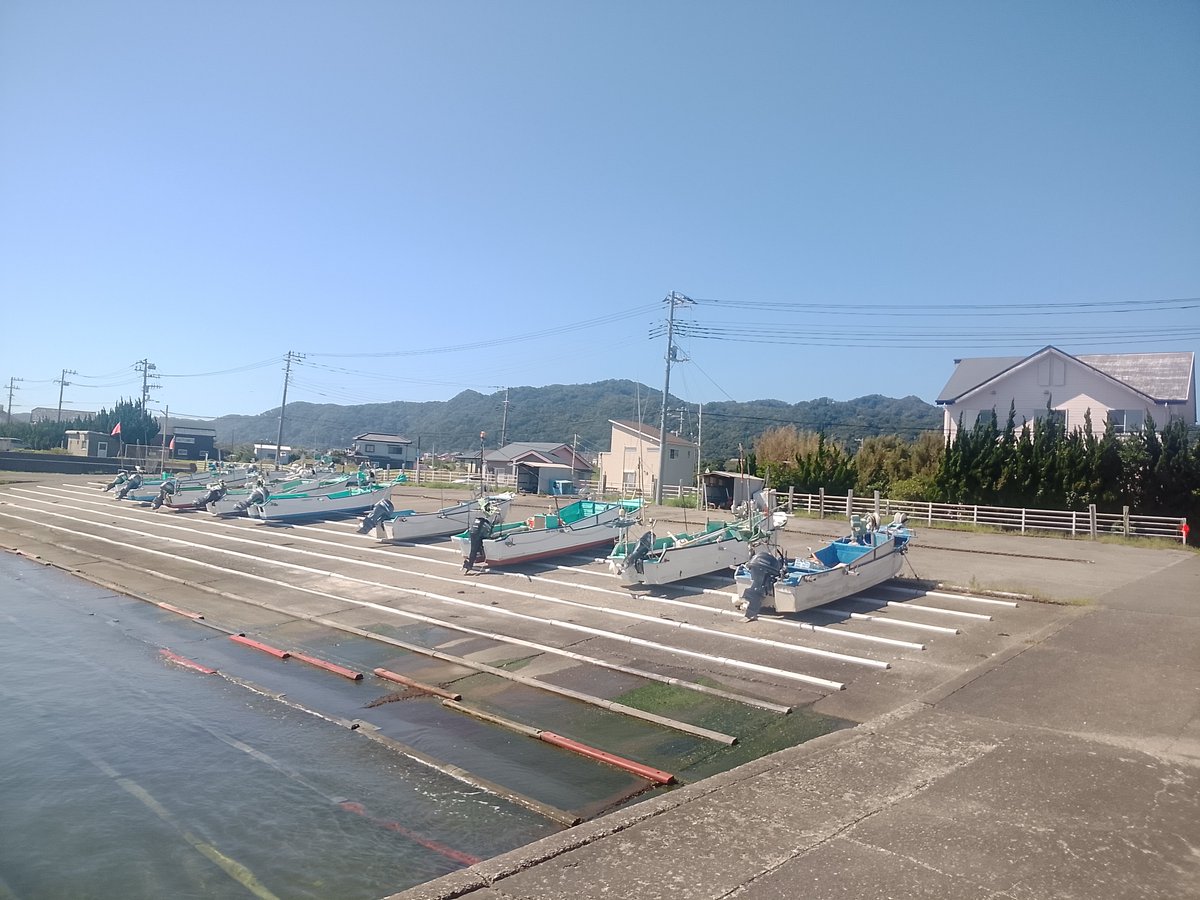 masaoly's tweet photo. 伊勢海老の水揚げ量日本一の千葉県。

今日は青年部の視察で、千葉県までやってきました。

網の作り方や操業方法、規則やルールなど、地元の漁師さんに教えて頂きました。

私は2、3回ほど大槌で伊勢海老を捕まえたことがありますが、もし本格的に北上して来るのなら、水揚げしていきたいです。 https://t.co/CKmDSURQgy