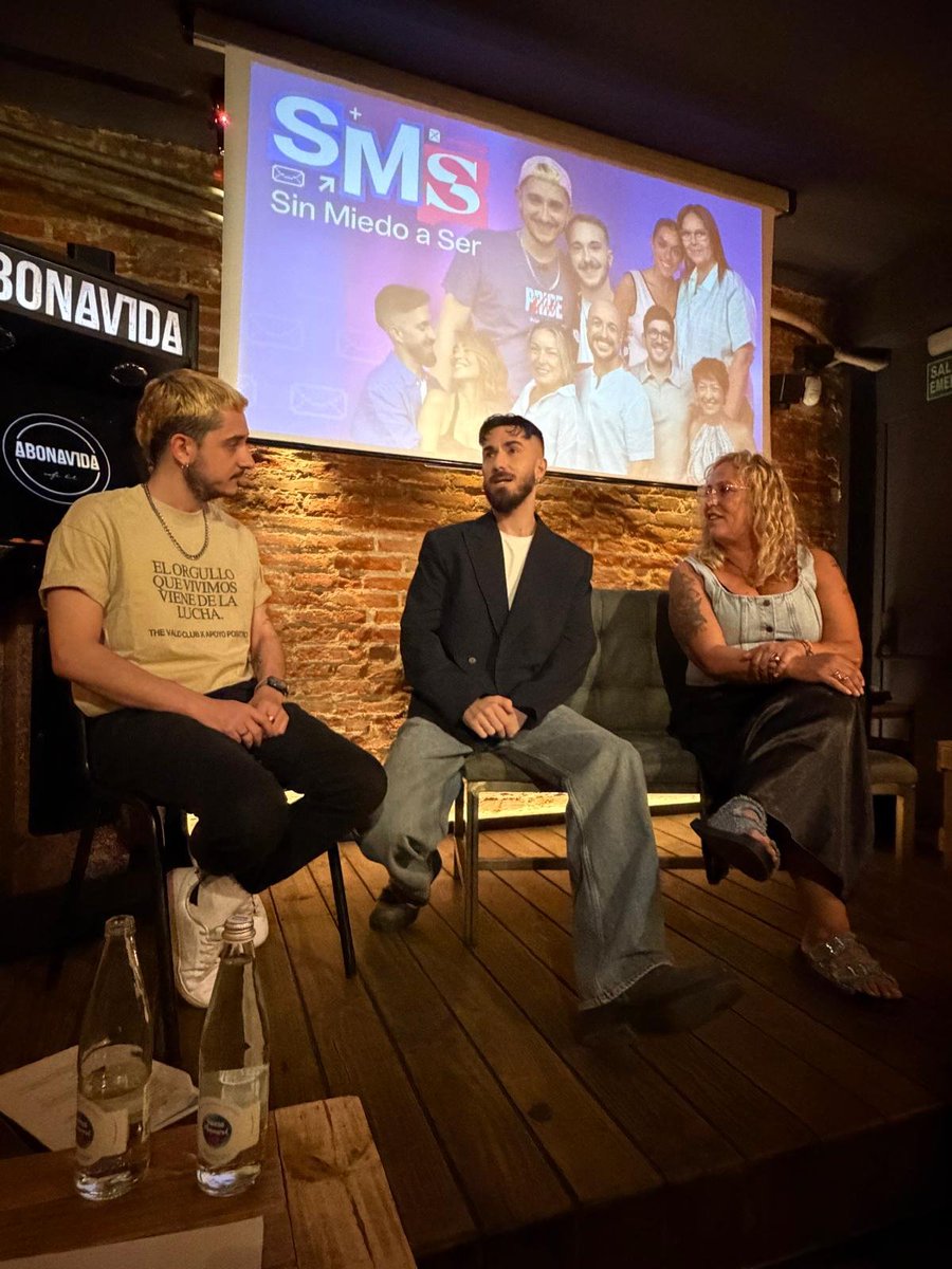 cesida_esp's tweet photo. Sergio Silva habla de Punto Positivo, la obra que interpreta, creada a partir de un texto suyo. Podrá verse los días 8 y 9 de octubre, en Nave 73, Madrid.

👉 https://t.co/HbrOIJDoyw

También de su participación en la camapaña "SMS: Sin Miedo a Ser". https://t.co/YHQ8VStXw4