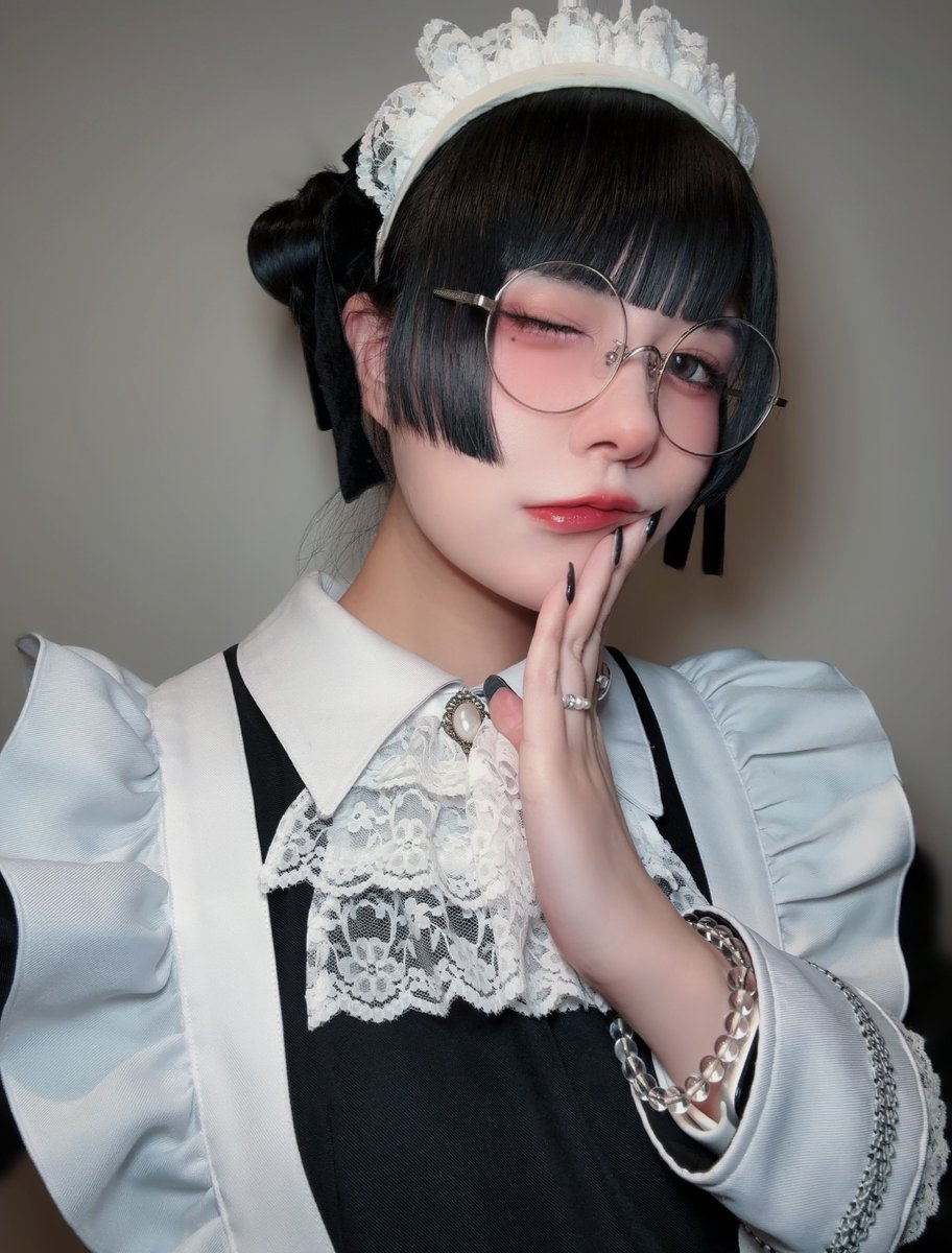 amgmaid's tweet photo. メガネとロングメイドの組み合わせは
お好きですか？
#眼鏡の日　#めがねの日　#メガネの日
#maid_blanq https://t.co/sbR3UKMNWA