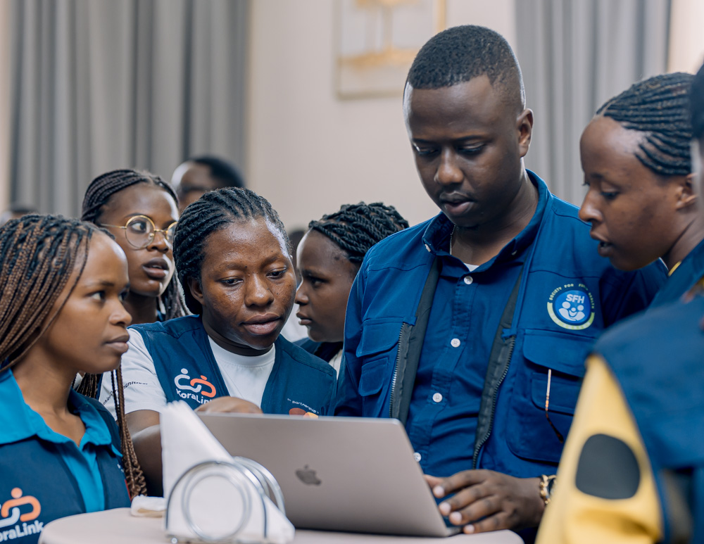 sfhRwanda's tweet photo. 👦🏾👧🏾 From one agent’s experience to another’s next step.

#KoraLink agents from @Muhangadis and @Kamonyi  visited peers in @KicukiroDistr to exchange practical ideas on sales, customer engagement and running a business.

🎯 The focus: lessons to adapt back home.

@MastercardFdn @TCP_Africa_org @AfricaQS @rwictchamber