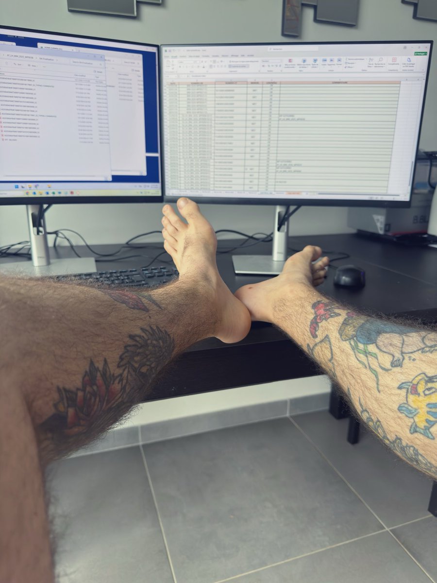 J_Leatherface's tweet photo. Le télétravail c’est le🦶🏻
#teletravail #work #feet #hairyboy #fetish #gay #footfetısh #feetfetıshly #foot #slut #gayslut #hairylegs #hairyman #hairygay #hairyfeet https://t.co/imff5IYQWm