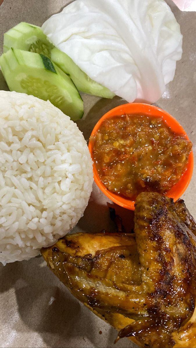 cookieriana's tweet photo. Makan malam apa ya hari ini? Pakai bakso atau ayam bakar? https://t.co/iUoKoa5fbB