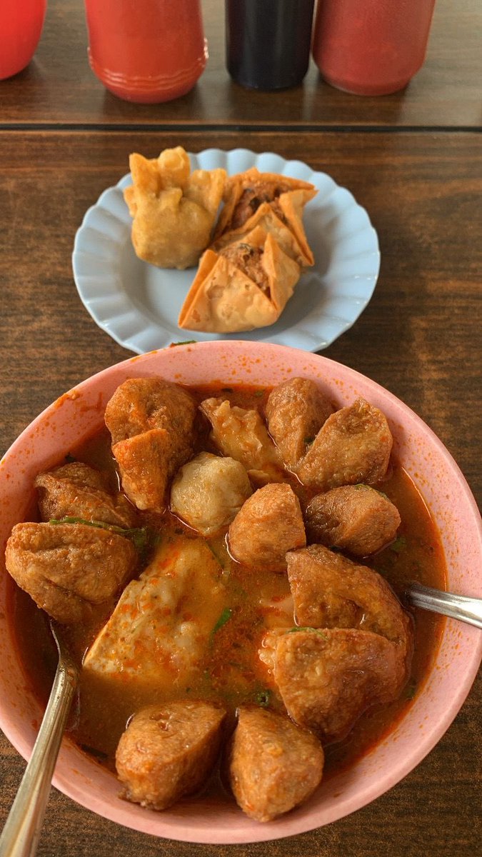 cookieriana's tweet photo. Makan malam apa ya hari ini? Pakai bakso atau ayam bakar? https://t.co/iUoKoa5fbB