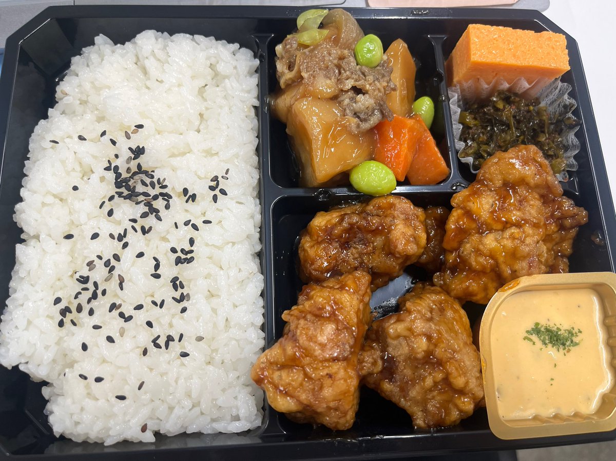azu_f8's tweet photo. 月曜日からいろいろ食べてるのにあげてる余裕がなかったのでどどん(4枚までしかあがらないのか…) https://t.co/mRFVXLIJAU