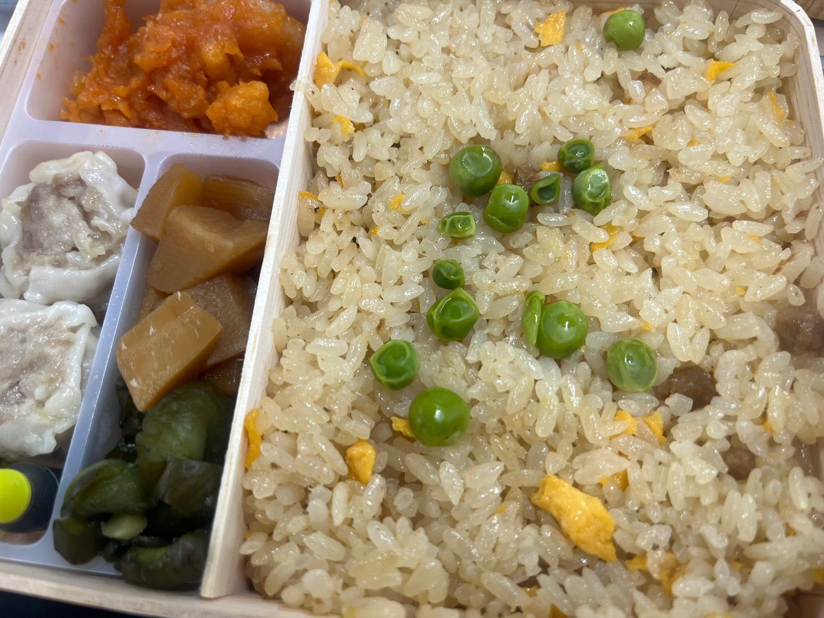 azu_f8's tweet photo. 月曜日からいろいろ食べてるのにあげてる余裕がなかったのでどどん(4枚までしかあがらないのか…) https://t.co/mRFVXLIJAU