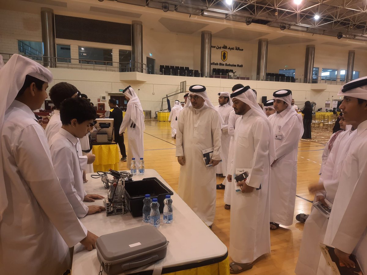 alrazipsb's tweet photo. مشاركة طلاب المدرسة في مؤتمر هوايات الشباب النسخة الحادية عشرة تحت شعار "مدن ومجتمعات مستدامة" في نادي قطر الرياضي، استعرض فيها طلاب المدرسة نموذجين لروبوت من تصميمهم أحدهما لفرز النفايات والآخر لترشيد المياه. https://t.co/MT3nGBtFZF