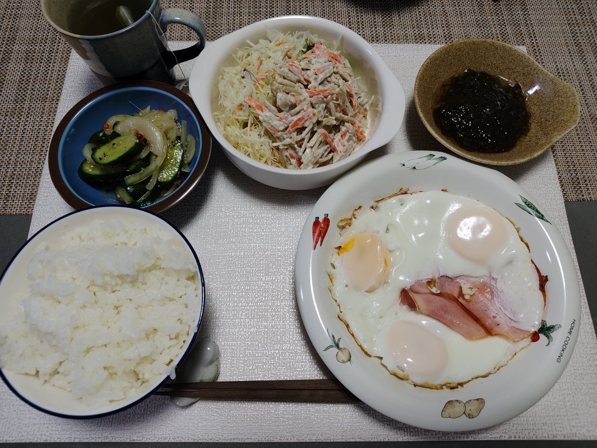 tomo110607's tweet photo. こんばんは〜
今日の夕方の空と夜ごはん😁 https://t.co/datk6A1oVy