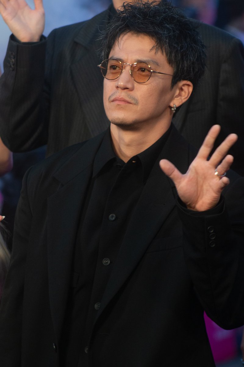 cinemalife_web's tweet photo. 『バッド・ルーテナント：トウキョウ』TOKYOプレミア
✨小栗旬らが歌舞伎町に集結

👤小栗旬、間宮祥太朗、リヴ・モーガン、野村周平、西野七瀬、向里祐香、岩田剛典、中野英雄、村上淳、舘ひろし、三池崇史監督

▼記事はこちら
https://t.co/GTrk9308Wa

#バッドルーテナントトウキョウ https://t.co/xD2cf847aX