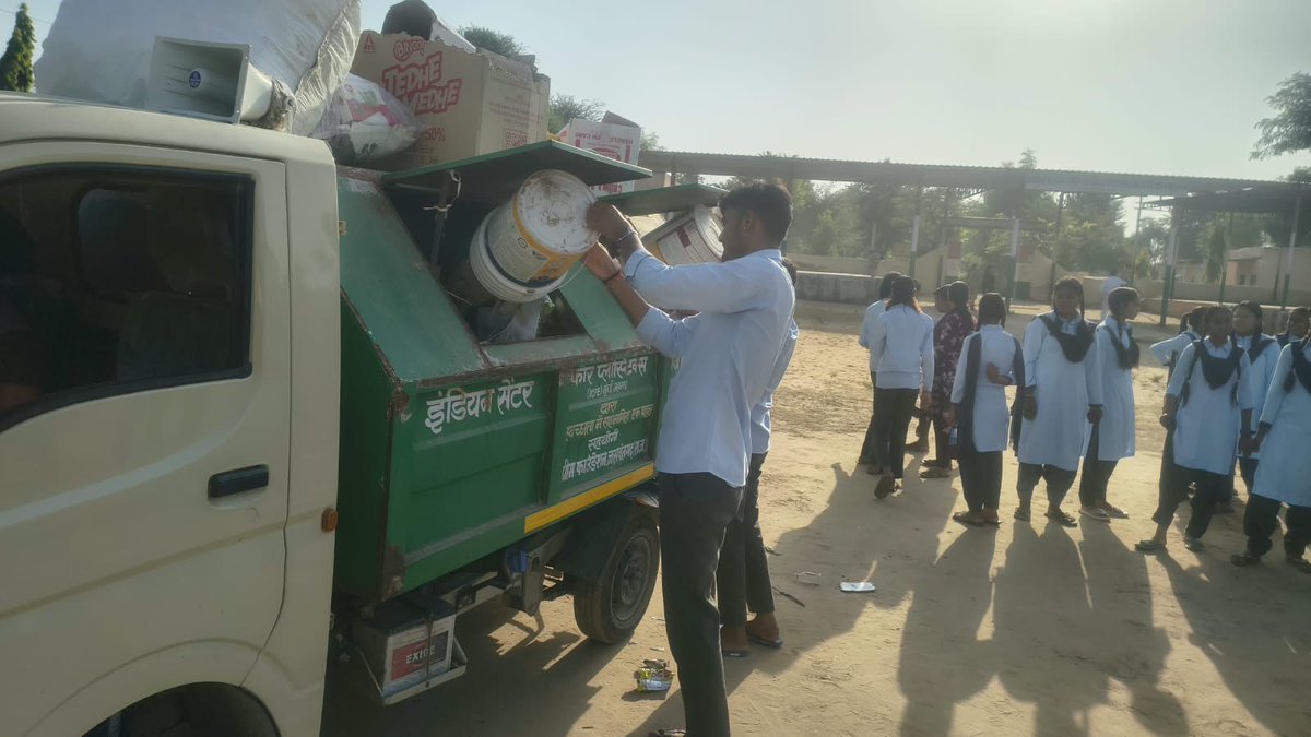 DMDeedwanaKucha's tweet photo. #विकसित_भारत_जन_सेवा_अभियान
#डीडवाना_कुचामन
विकसित भारत जन सेवा अभियान के तहत राष्ट्रव्यापी श्रमदान कार्यक्रम "एक दिन एक घंटा एक साथ" के तहत जिले के राजकीय कार्यालयों में आयोजित हुए स्वच्छता एवं श्रमदान कार्यक्रम |
@DIPRRajasthan
@RajCMO
@swachrajasthan
#vbjsa
#सेवा_की_कहानी https://t.co/G1ZMHI3pWF