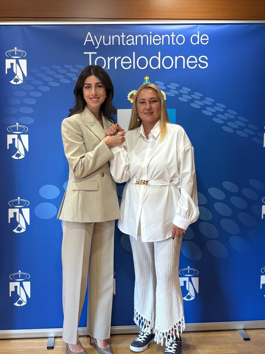 almudenanegro's tweet photo. Hay días en que sabes que lo que haces está bien.
Hoy me ha venido a ver al @ayto_torre Shannon Seban de @CombatASemitism.

Una mujer valiente, que defiende los principios occidentales y la lucha contra el antisemitismo ❤️ https://t.co/AEFtMnuWzy