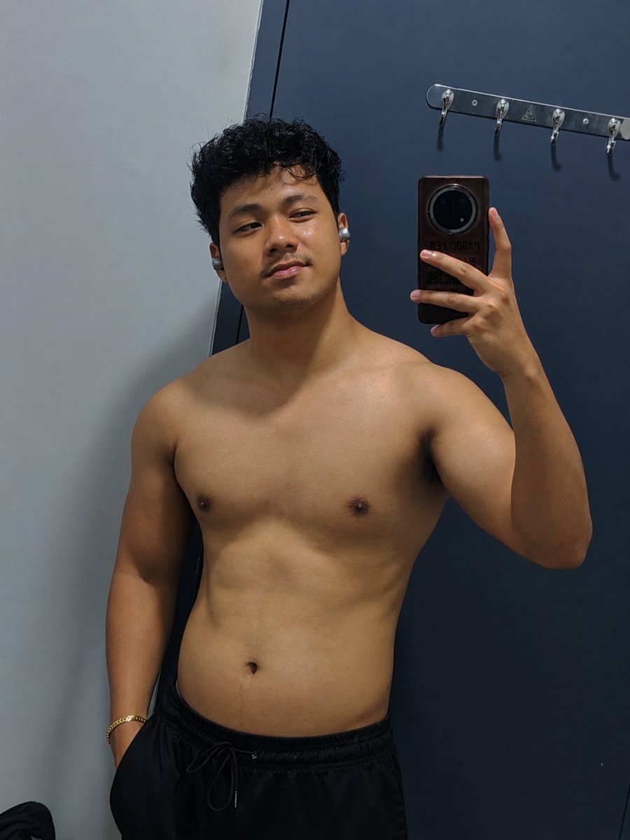 thirdyboiiiy's tweet photo. Felt cute https://t.co/8YXgk8pTjb