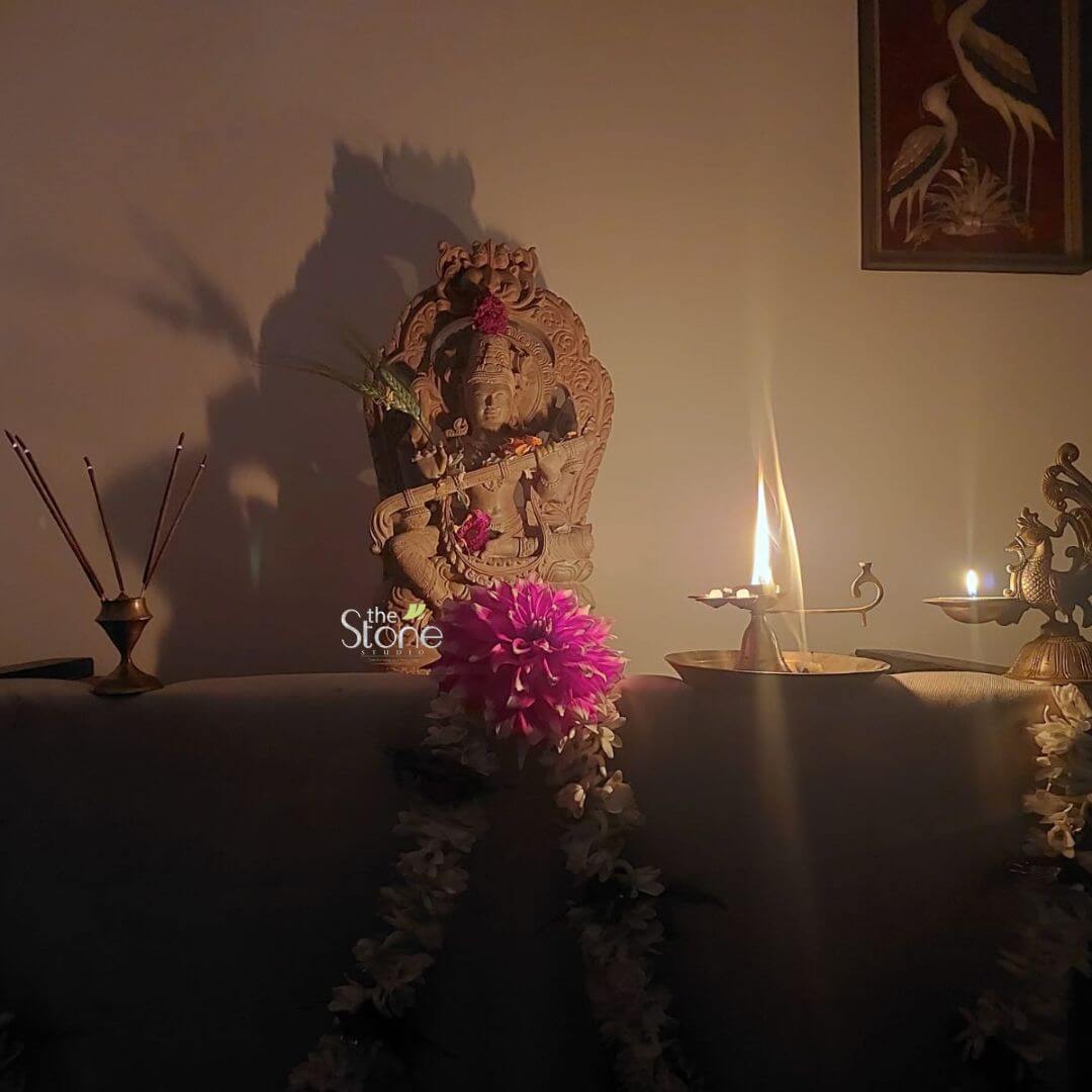 TheStonesStudio's tweet photo. #clientlove❤️
This beautiful 18″ Pink Stone Saraswati Statue has found its place in Krishnanagar, West Bengal, where the soft glow of traditional lamps, fresh flowers create a graceful atmosphere.
Explore more:
https://t.co/B8HANrkvhx
+91-7008222943
#TheStoneStudio https://t.co/Y08TKj4p0c