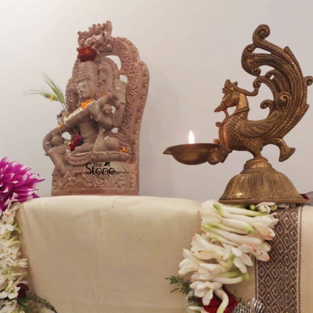 TheStonesStudio's tweet photo. #clientlove❤️
This beautiful 18″ Pink Stone Saraswati Statue has found its place in Krishnanagar, West Bengal, where the soft glow of traditional lamps, fresh flowers create a graceful atmosphere.
Explore more:
https://t.co/B8HANrkvhx
+91-7008222943
#TheStoneStudio https://t.co/Y08TKj4p0c