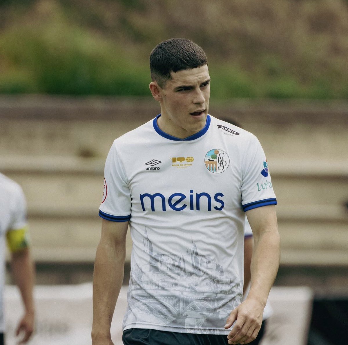 SalamancaCFUDS's tweet photo. 🤍🖤 AYUDEMOS A JAIME ZANI

Hoy queremos pediros ayuda por Jaime Zani, futbolista que pasó por nuestra cantera y que actualmente se encontraba jugando al fútbol en Estados Unidos.

Hace aproximadamente un mes, Jaime sufrió una parada cardíaca mientras dormía, provocando que su cerebro permaneciera demasiado tiempo sin recibir oxígeno. Desde entonces, su familia está afrontando una situación muy complicada y necesita todo el apoyo posible.

Una donación, sea cual sea la cantidad, puede ayudar. Y si no podéis colaborar económicamente, compartir este mensaje también es una forma de hacerlo al conseguir que llegue a más personas 👇🏼

🎥 Su hermano explica en este vídeo la situación que están viviendo y cómo podéis colaborar: https://t.co/rLDagTzELw

Para quienes quieran realizar una donación 🔗 https://t.co/oe3T4rmLtm

Jaime fue parte de nuestra cantera, aquí tiene amigos y hoy queremos estar al lado de todos ellos. Enviamos un abrazo gigante y mucho ánimo a toda su familia 🫂