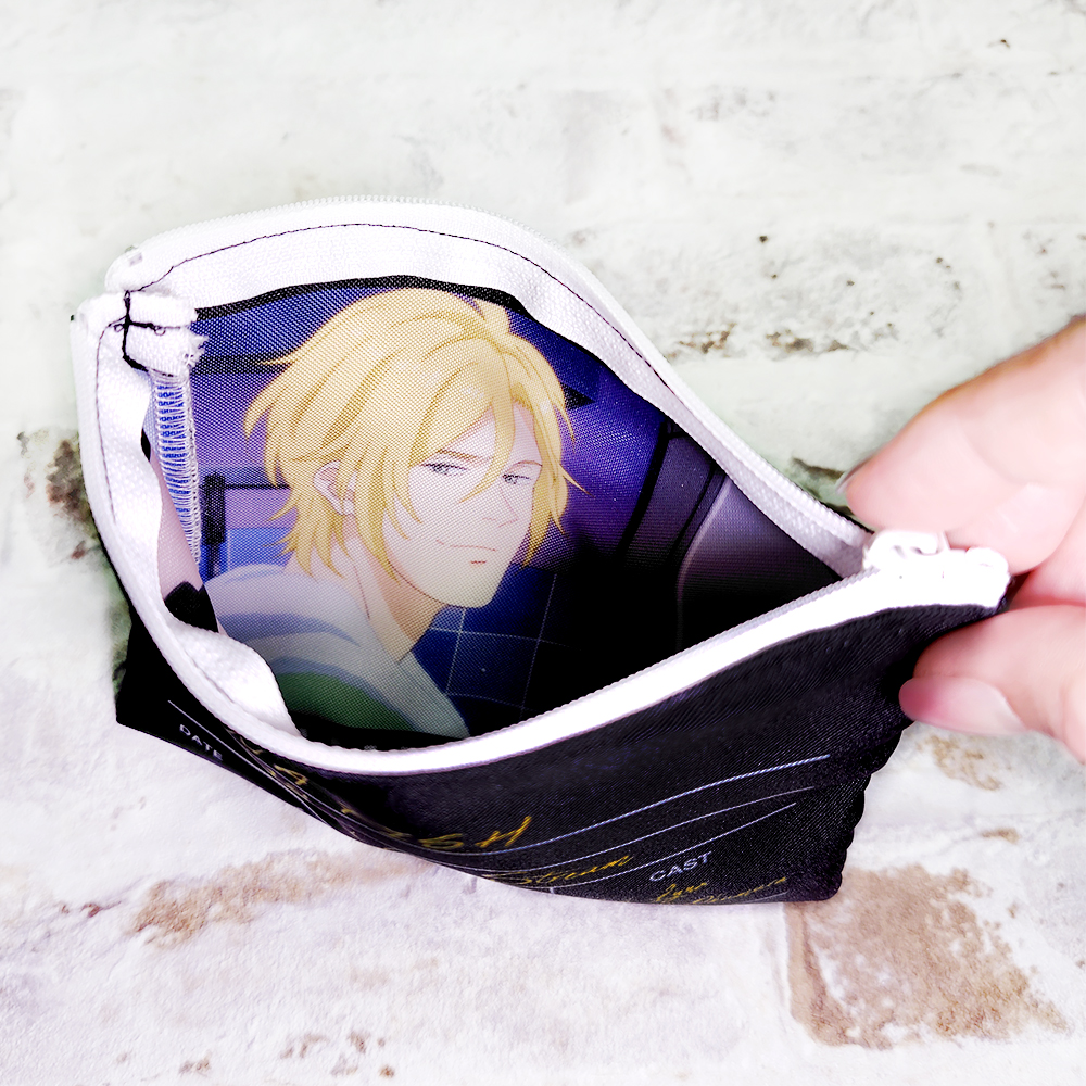 noitaminaaparel's tweet photo. TVアニメ「BANANA FISH」より
【両面プリントポーチ】をご紹介🤗

カチンコやエンドロールをイメージしたデザインのポーチ🎬
ジップを開くと「アッシュ」と「奥村英二」の印象的な場面写が現れる、コスメや小物の収納にも活躍するアイテムです✨

🔍詳細はこちら
https://t.co/ZiLqiPLcYv

#BANANAFISH #アッシュ #奥村英二