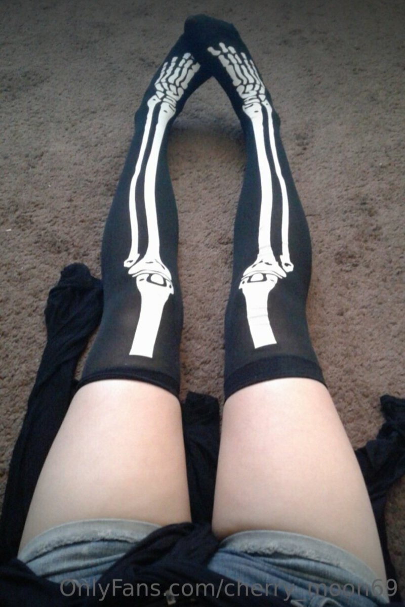 CherryMoon49386's tweet photo. Bones :3 https://t.co/fZWGF5YAv3