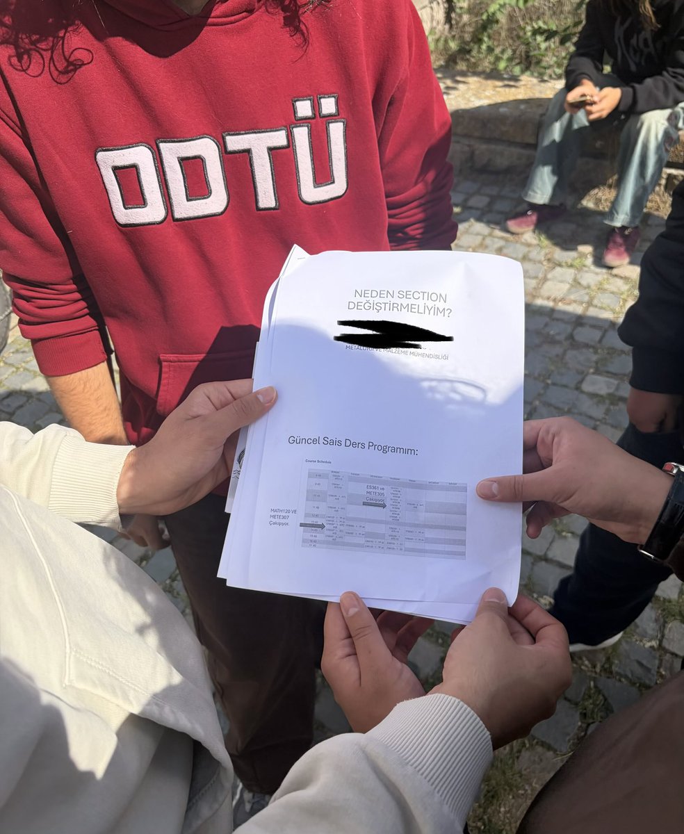 hareofinle's tweet photo. gerçek bir odtü deneyimi. section değiştirmek için 6 sayfa sunum hazırlamak https://t.co/H9nloI2aNR
