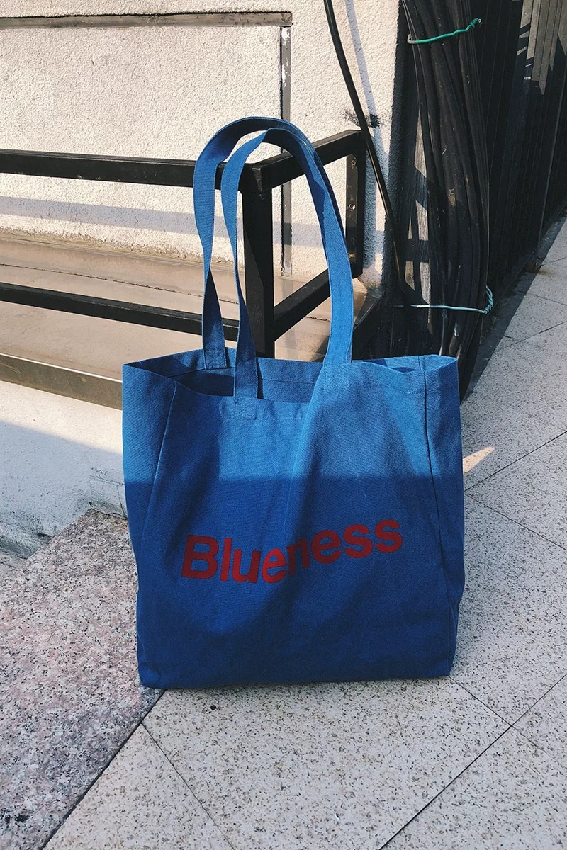CharlesVazpz3w's tweet photo. Just finished my first upcycled denim tote!  Tired old jeans → stylish bag in 2 hours. Zero waste = my new favorite DIY win. https://t.co/qIyEJddYSb