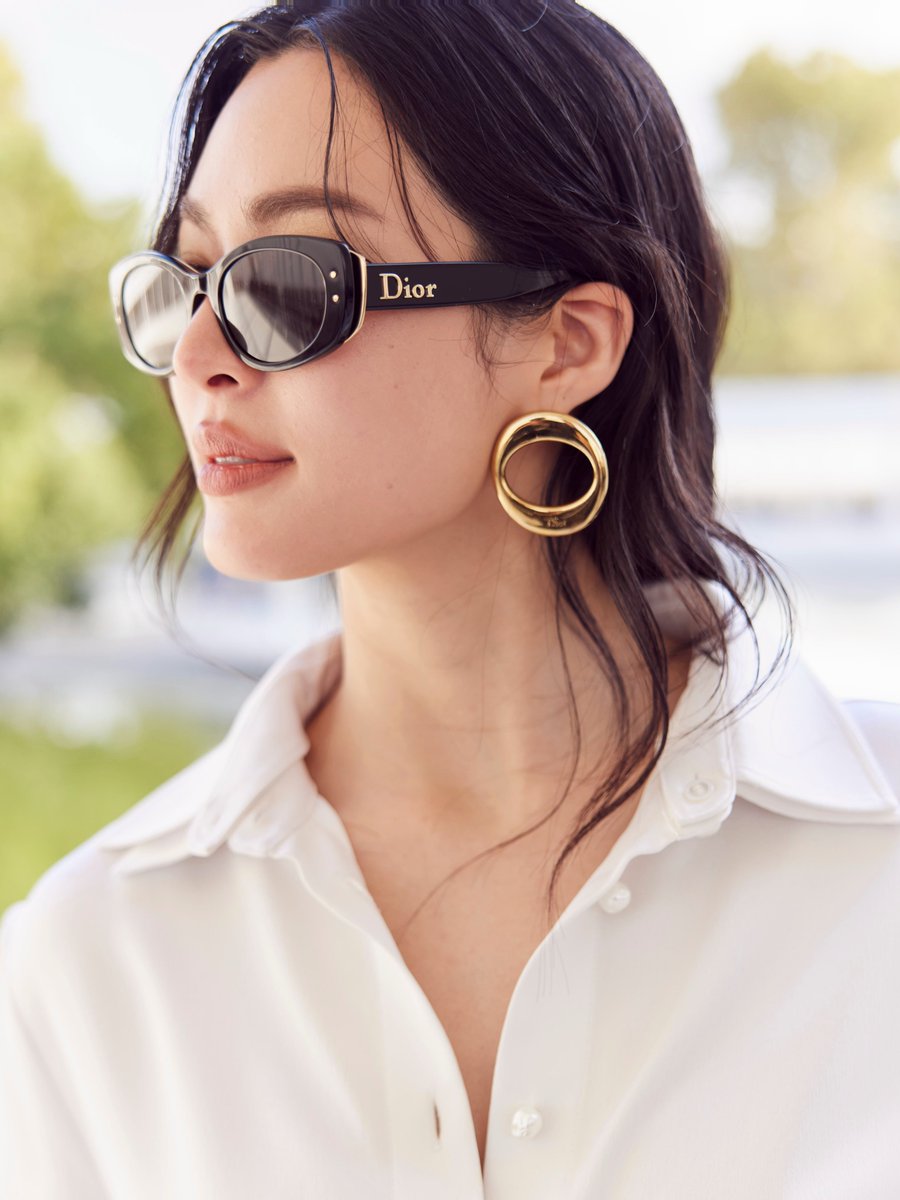 CineFocu's tweet photo. Lingling Kwong sported an elegant and natural look at the Dior fashion show in Paris. https://t.co/a3G4lVkMHn