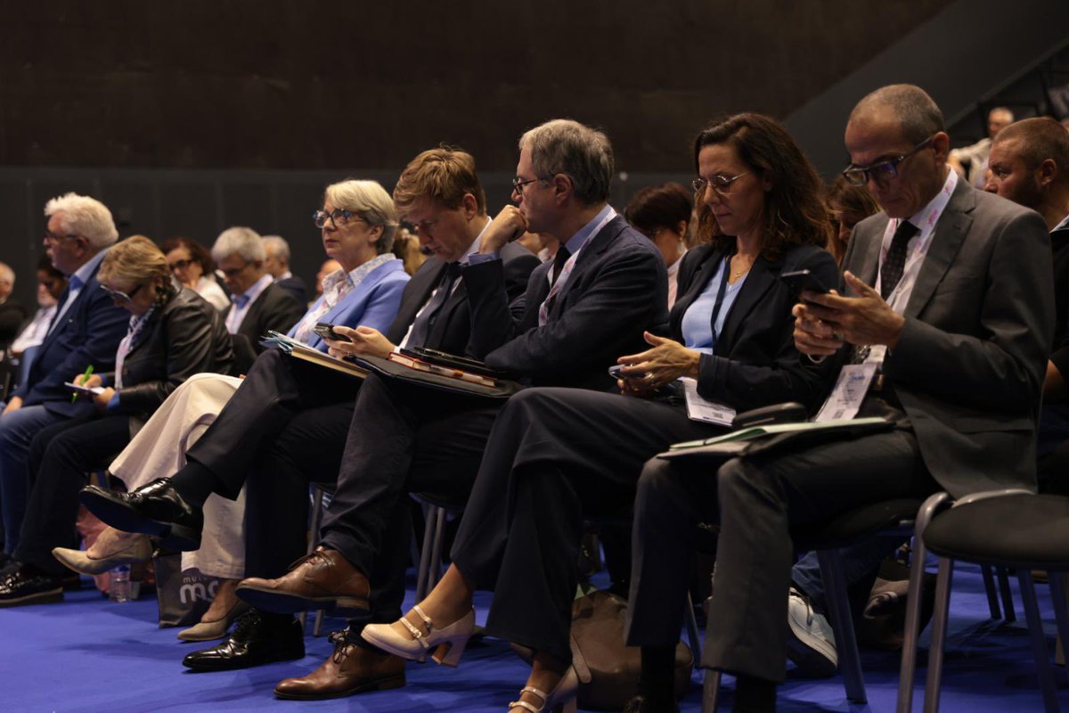 FLeturque's tweet photo. 📍 Congrès des maires du #PasdeCalais à Longuenesse.

Face aux crises, nos communes et leurs élus sont en première ligne. En ce début de mandat, plus que jamais besoin de communes fortes et d’élus proches du terrain.

Merci à l’#AMF62 pour ce rendez-vous https://t.co/Rvsctp5foy