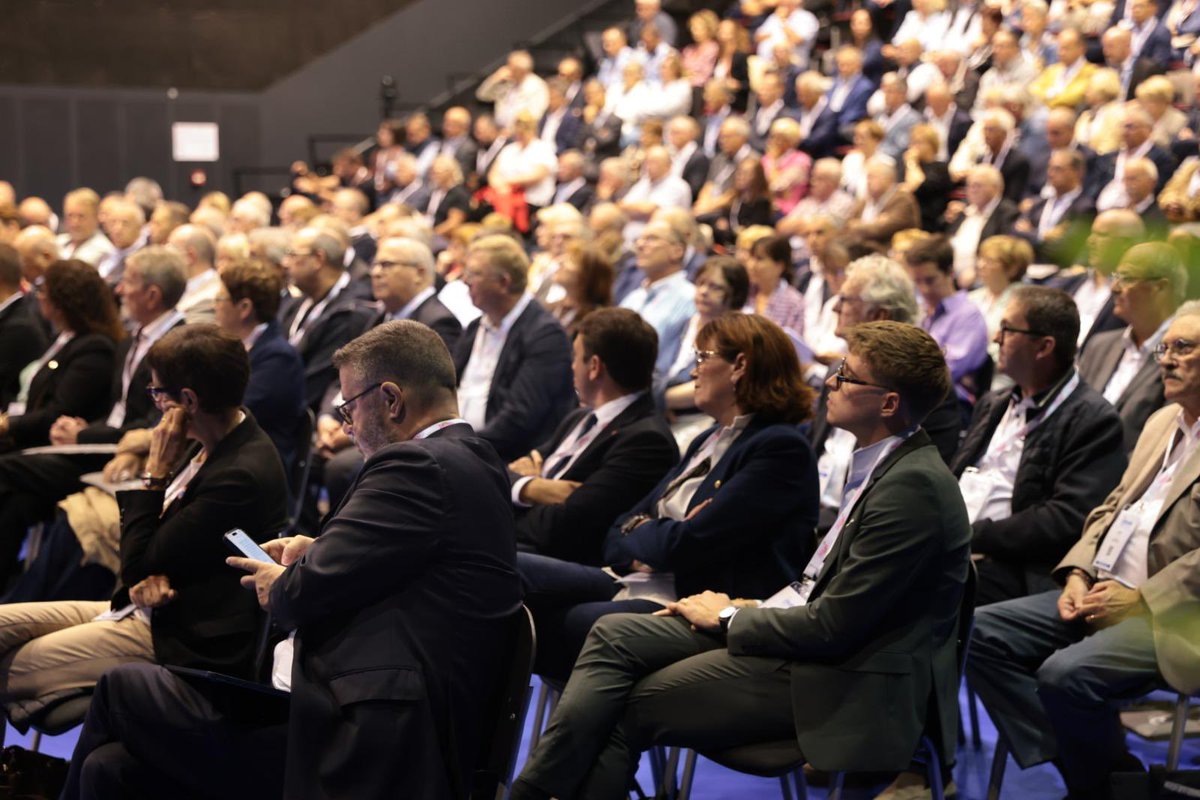 FLeturque's tweet photo. 📍 Congrès des maires du #PasdeCalais à Longuenesse.

Face aux crises, nos communes et leurs élus sont en première ligne. En ce début de mandat, plus que jamais besoin de communes fortes et d’élus proches du terrain.

Merci à l’#AMF62 pour ce rendez-vous https://t.co/Rvsctp5foy