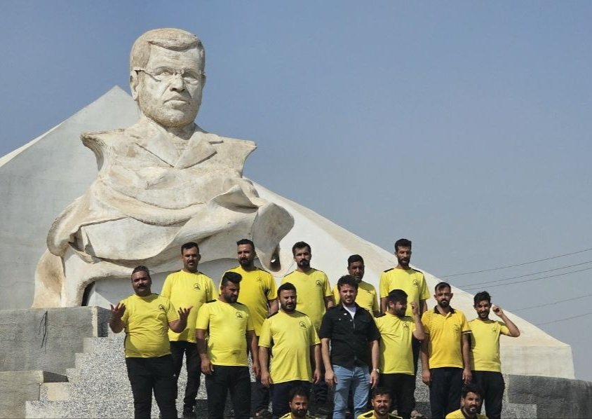 Hashd43's tweet photo. نفذ مجاهدو لواء ٤٣ تشكيل سبع الدجيل حملة تنظيف وإدامة لتمثال وحديقة الشهيد القائد "أبـو مـ،ـهديـ الـمهندسـ" الواقعة على الطريق العام في قضاء بلد، وتأتي هذه المبادرة تعبيراً عن الوفاء والتقدير لتضحيات الشهيد البطل التي اثمرت نصراً كبيرا، وحرصاً على إظهار معالم المدينة بأجمل مظهر. https://t.co/oHUsC5wnVt