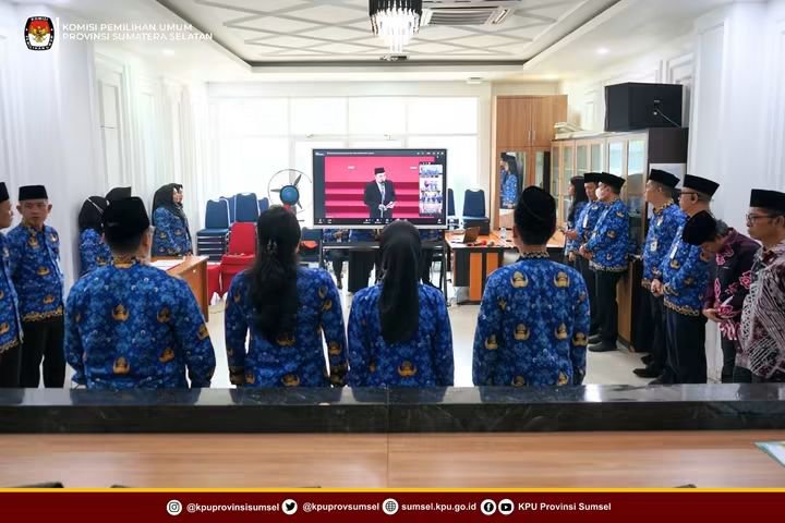 kpusumsel's tweet photo. Palembang— Sebanyak 79 Pegawai Negeri Sipil (PNS) Sekretariat Komisi Pemilihan Umum (KPU) Provinsi Sumatera Selatan dan KPU Kabupaten/Kota se-Sumatera Selatan dilantik pada Kamis (1/10/2026). 

#KPUmelayani https://t.co/Ov7qncscAI