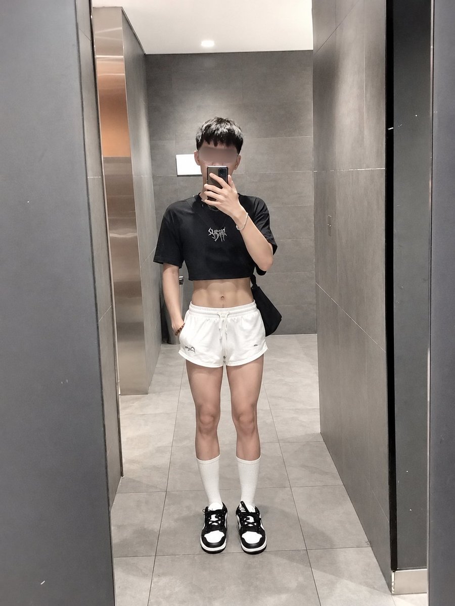BoyBotSlave's tweet photo. Mặc vậy chủ yếu đi gạ chịch mấy anh top hoi 😝

Rình rình không có ai cái là cởi phăng cái quần ra luôn để nguyên cái sịp sexxy chụp vài tấm để khiêu zâm, muốn được top nắc vào cái lỗ đít quá đi à 🍑 https://t.co/KF5IzbfBbN