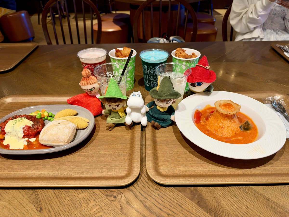 1998Abyss's tweet photo. 今日は4名様でランチ🍽️😋

私と◯◯◯ちゃんは唐揚げ＋ビールセット🍗🍺

早めに谷を後にしてスタバで楽しい時間🧋🫶🫶🫶

#ムーミンバレーパーク
#スターバックスメッツァビレッジ店 https://t.co/g4TlY23QlU