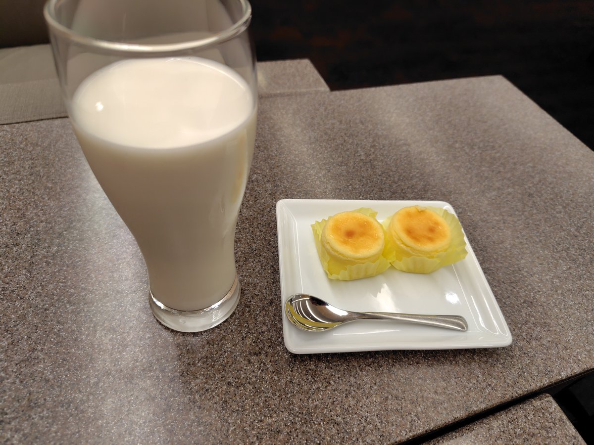 kaito85's tweet photo. 出張飯@北海道（千歳）

チーズスフレ🧀

期待していた札幌案件が来ず、明日は別の現場が決まり帰ることに。札幌で迦楼羅リハに遊びに行けると思ったのに残念🥲

やけ食いして帰りまーす🙄 https://t.co/xTMQU79KsP