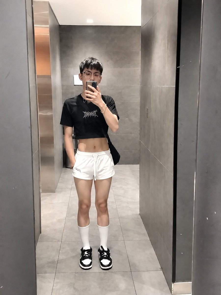 BoyBotSlave's tweet photo. Mặc vậy chủ yếu đi gạ chịch mấy anh top hoi 😝

Rình rình không có ai cái là cởi phăng cái quần ra luôn để nguyên cái sịp sexxy chụp vài tấm để khiêu zâm, muốn được top nắc vào cái lỗ đít quá đi à 🍑 https://t.co/KF5IzbfBbN
