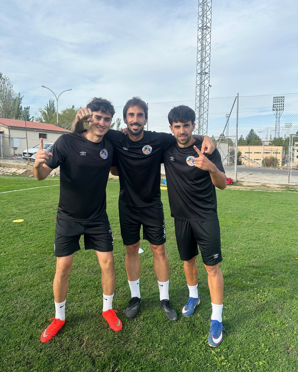 rfef's tweet photo. ✌️ ¡Llegó el gran día!

🔑 ¿Quién se ganará la última 𝗹𝗹𝗮𝘃𝗲 que abra de par en par la puerta de la #CopaDelReyMapfre?

🆚 @UDSantaMarta - @SalamancaCFUDS.
🕢 19:30.
🏟️ San Casto.

ℹ️ https://t.co/xnv2tapZLs

#CopaFederación https://t.co/Wau3Qlyznh