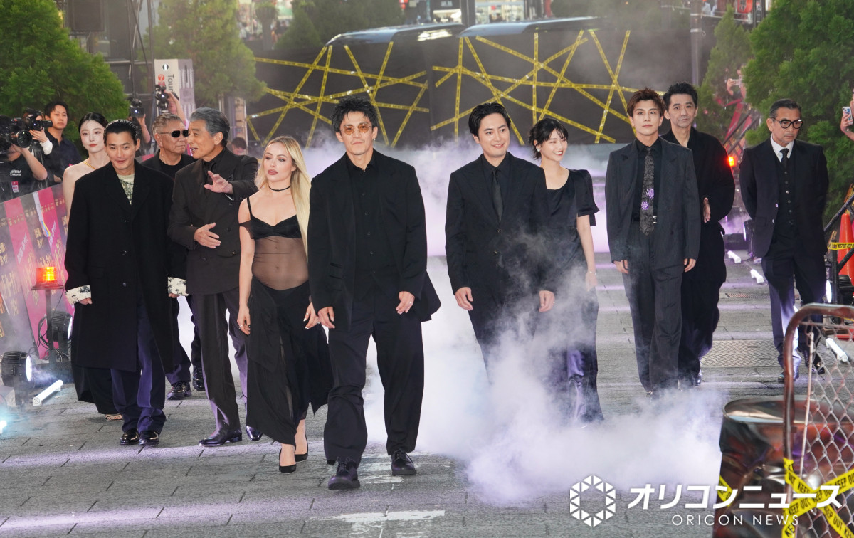 oricon's tweet photo. 小栗旬、歌舞伎町に降臨
「愛を劇場で受け取って」💕
間宮祥太朗、西野七瀬ら豪華キャスト集結
https://t.co/5GmzaeTvtr

#バッドルーテナントトウキョウ @blt_movie_jp https://t.co/fukgS45I4Y