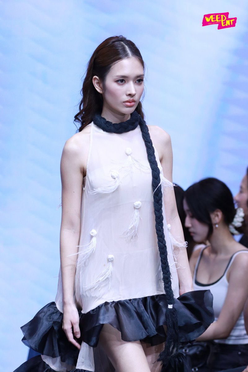 WEED_ENT's tweet photo. " แอปเปิ้ล - มิ้ม " ร่วมเดินแบบแฟชั่นโชว์ในงาน Siam Center Bangkok International Fashion Week 2026: Visionary Stage ✨

APPLEMIM AT SIAM CENTER BIFW26
#SiamCenterBIFW2026xAPPLEMIM
#applelapisara #mimpanthita
#SiamCenterBIFW2026 #BIFW2026 https://t.co/cUlrkk37BG