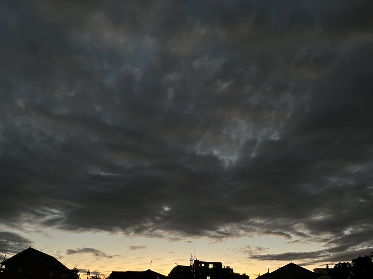 Pooh_taro_ice's tweet photo. #ｲﾏｿﾗ
あさイチは雨降りでしたが
午前中には太陽☀️が眩しく残暑を感じました🙄今まで一か月以上🌨️だったから🤣
もう日が沈んじゃった🌇けど…
あ〜した てんきに な〜ぁれ𖦹' ‐ '𖦹 https://t.co/vJAJiknZaJ