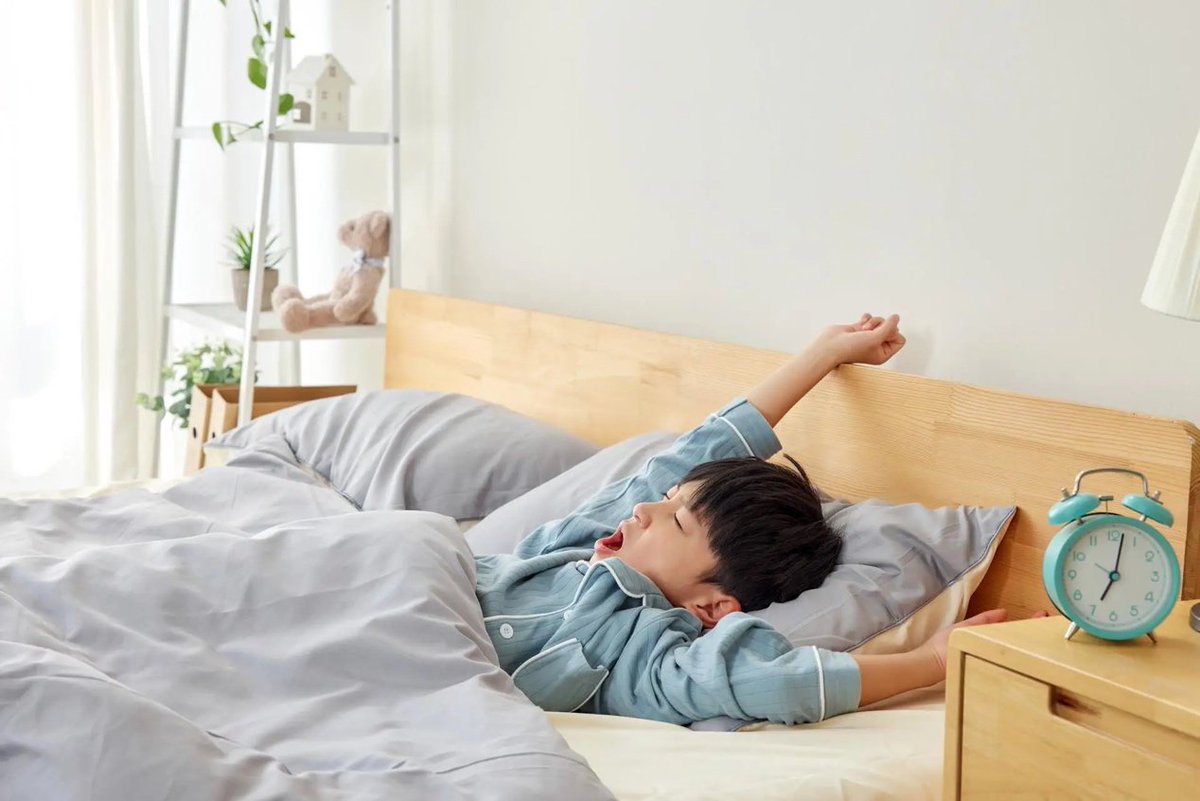 CosmicBeatgdn2's tweet photo. Struggling with staying up late and waking groggy Try this tiny shift: go to bed 15 mins earlier each night and wake up at the same time daily, no snoozing! Small steps = big energy boost. https://t.co/g5MYfo8q2N