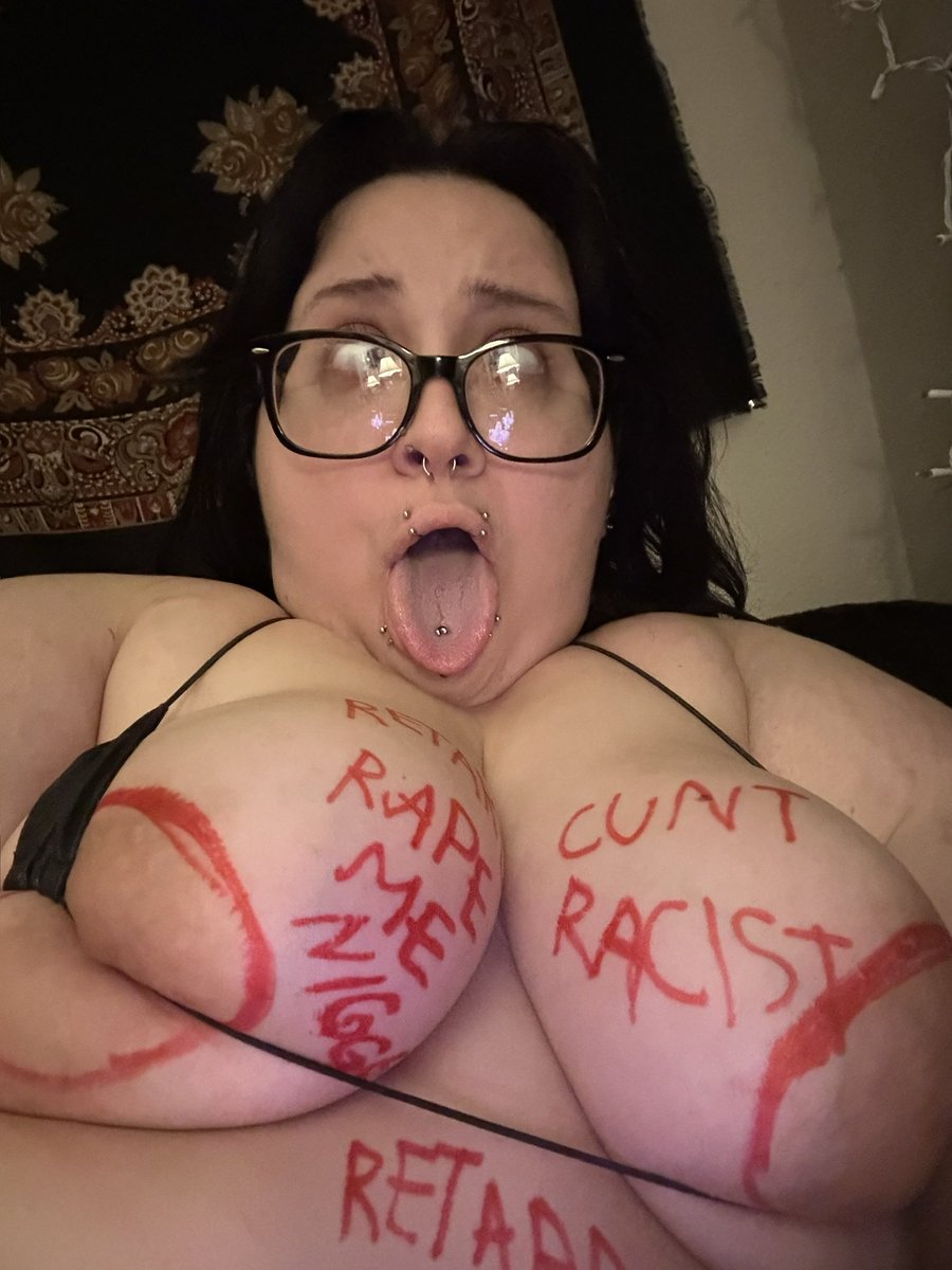 TheOwnerxs's tweet photo. Just look at how fat and stupid she looks 

@exp0sedbimb0 https://t.co/egtIspebyt