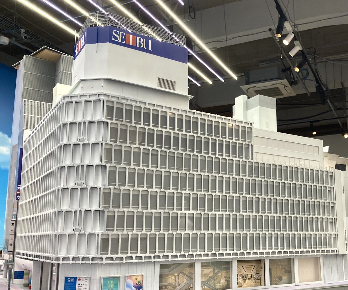 kumakou_model's tweet photo. 【西武渋谷(2026/09/30閉店)】　の模型制作

あの特徴的な見た目を意識して作ってみました！

屋上看板もプラ板から作りました(根性💪)
昔は屋外に出れたらしいですね！

模型の世界でも思い出していただければ幸いです。
※写真は制作中の時のものです。 https://t.co/SyVpirtl8U