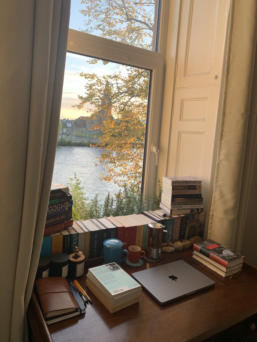 DrDavidVernon's tweet photo. four seasons at my desk https://t.co/UgCttNSJIN
