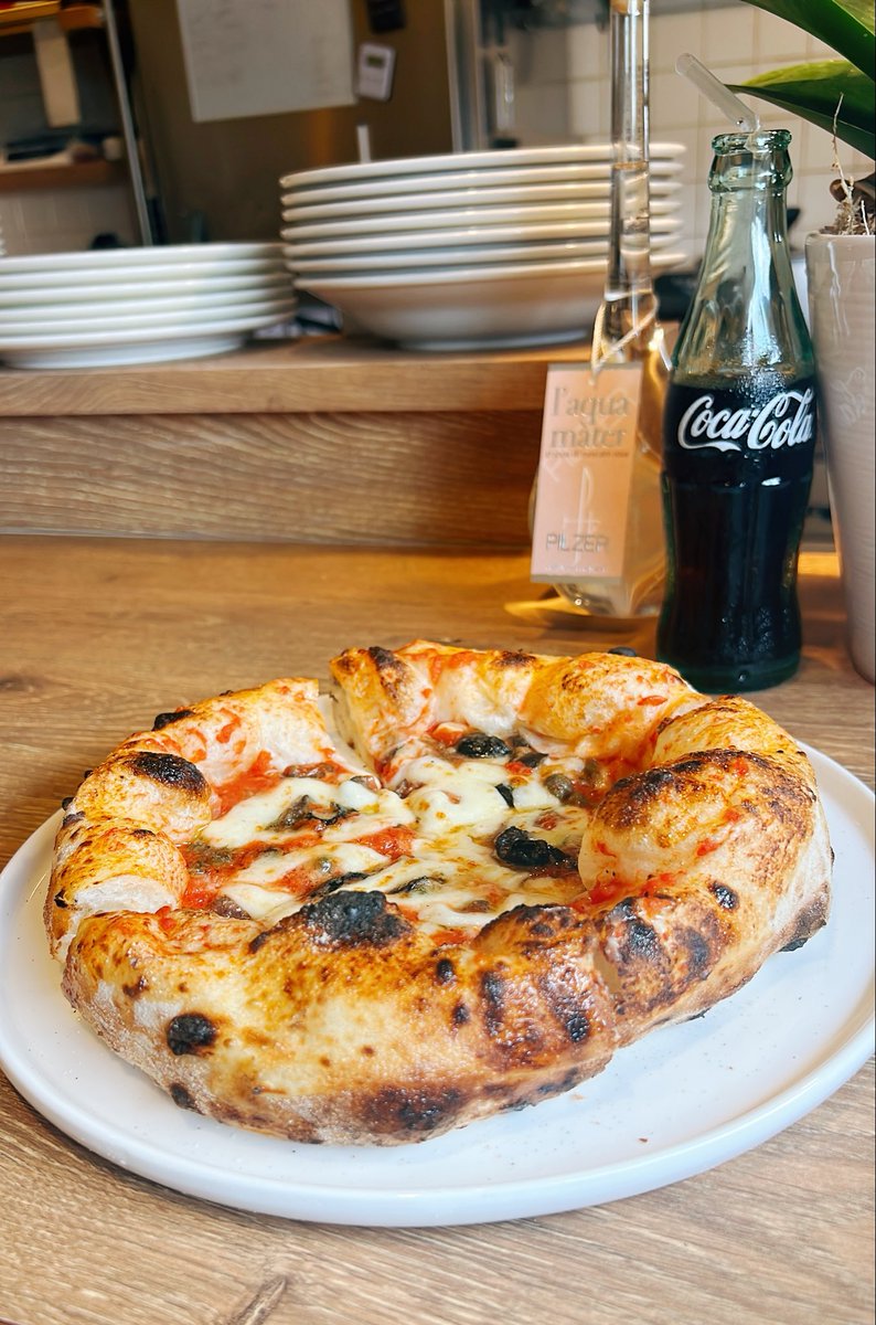 noachnoa's tweet photo. 最近お気に入りのピザ屋🍕 https://t.co/jCbYrH2dnP