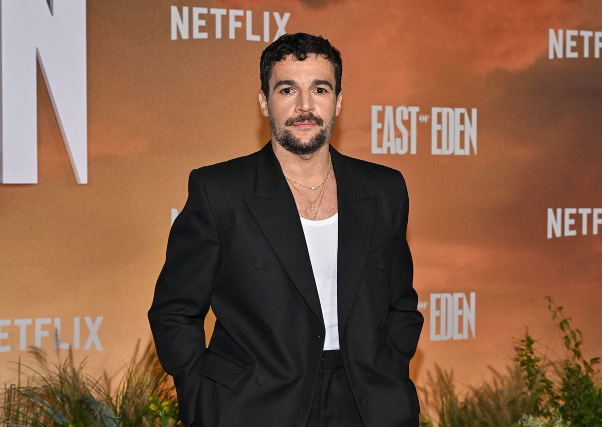 celeb124's tweet photo. Christopher Abbott hit the East of Eden premiere at The Plaza Hotel in New York City in a black double-breasted suit worn open over a white tank and layered gold necklaces. Wide-leg black trousers and polished dress shoes finished the Netflix carpet look. https://t.co/q3npBUB9QQ