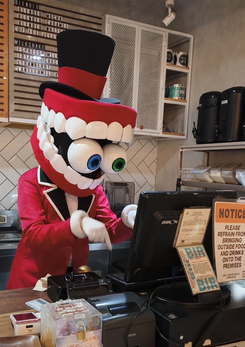 SeaMoon_exe's tweet photo. Job hunting been tough since the show ended https://t.co/ZIBd47Mlix
