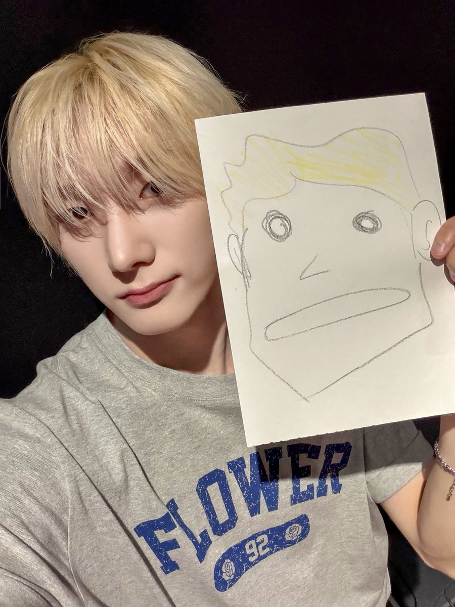 naegeux4's tweet photo. 보넥도가 그린 자화상 분명히 click it
당연히 need it 그냥 감탄해 wow 🎨

＜내가그린그저그런그림＞에서 직접 그린
세상에 하나뿐인 자화상을 공개합니다 🖍️

내그그그그 EP.6 
보이넥스트도어 편 보러가기
👉🏻 https://t.co/YE7NVvQN1K

#BOYNEXTDOOR #보이넥스트도어
#성호 #SUNGHO #태산 #TAESAN 
#이한 #LEEHAN #운학 #WOONHAK
#유병재 #내가그린그저그런그림 #내그그그그
@BOYNEXTDOOR_KOZ