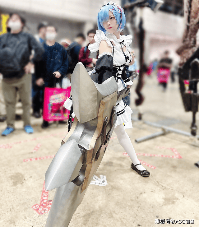 Frediawkl's tweet photo. Finalmente cumplí mi sueo! En el último stand de la Comic Con, me llevé la figura de mi personaje favorito y me encontré a un cosplayer igual de increíble que el protagonista de la serie  #ComicCon #AventuraGeek https://t.co/5qvHIezYLE