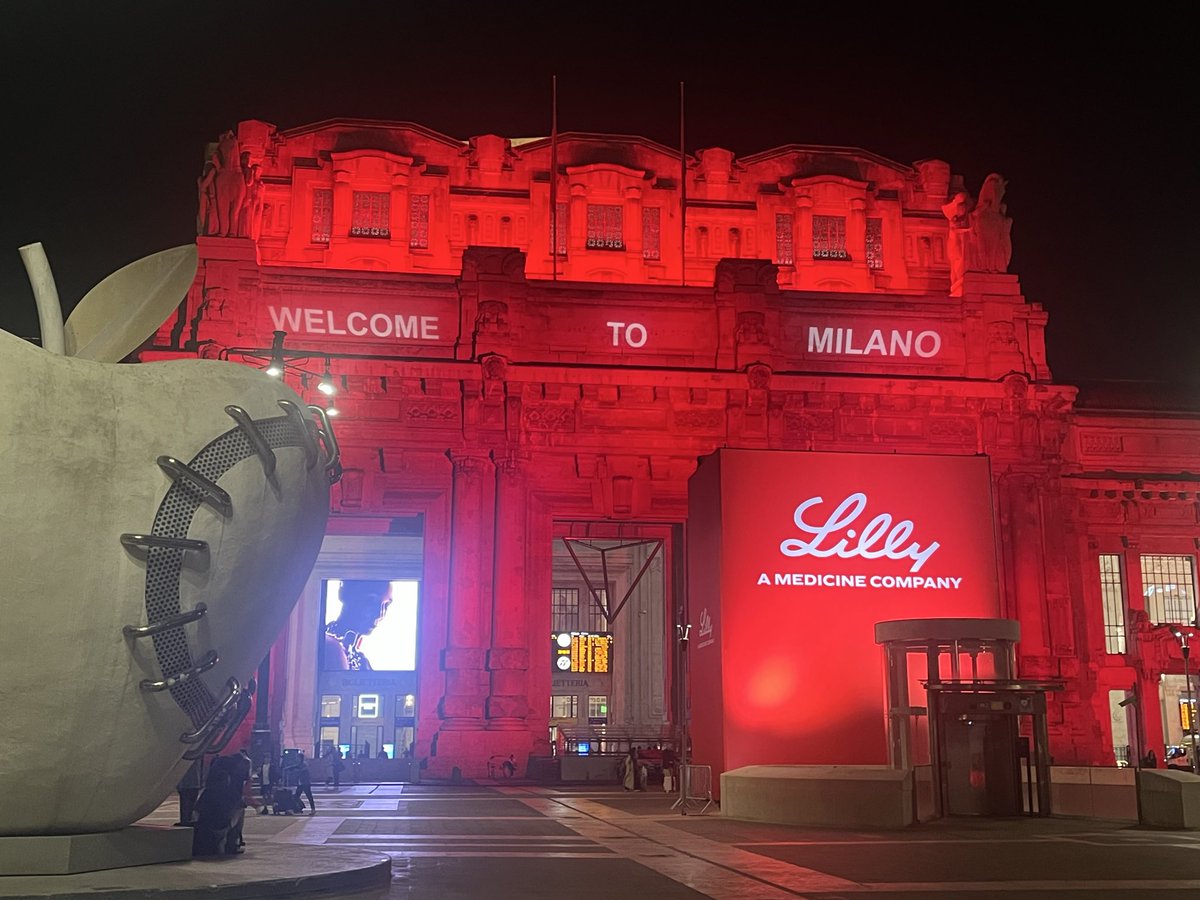 flatbeli's tweet photo. イタリア🇮🇹ミラノ
に到着。
パリと違った形の
オシャレ感が
素敵です https://t.co/6VDlKyVnQH