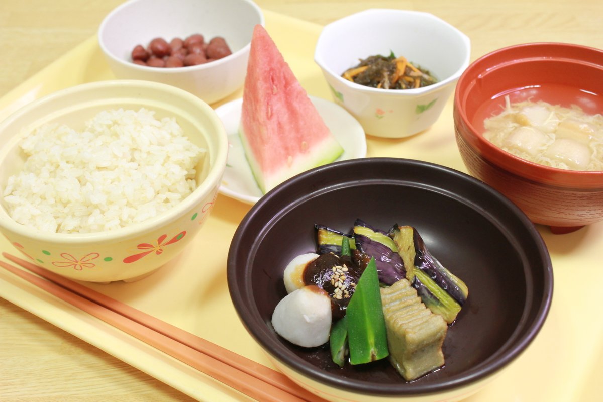 advengohan's tweet photo. 🎐+。・
＊ごはん
＊かき玉汁
＊野菜と生麩の田楽
＊金時豆
＊もずく酢
＊果物
#管理栄養士 #菜食 #ベジタリアン #vegetarian #卵乳菜食 #アドベンごはん #病院食 #グルテンミート #塩分控えめでおいしい #神戸アドベンチスト病院 #Kobeadventisthospital https://t.co/8s0V8IOh4O