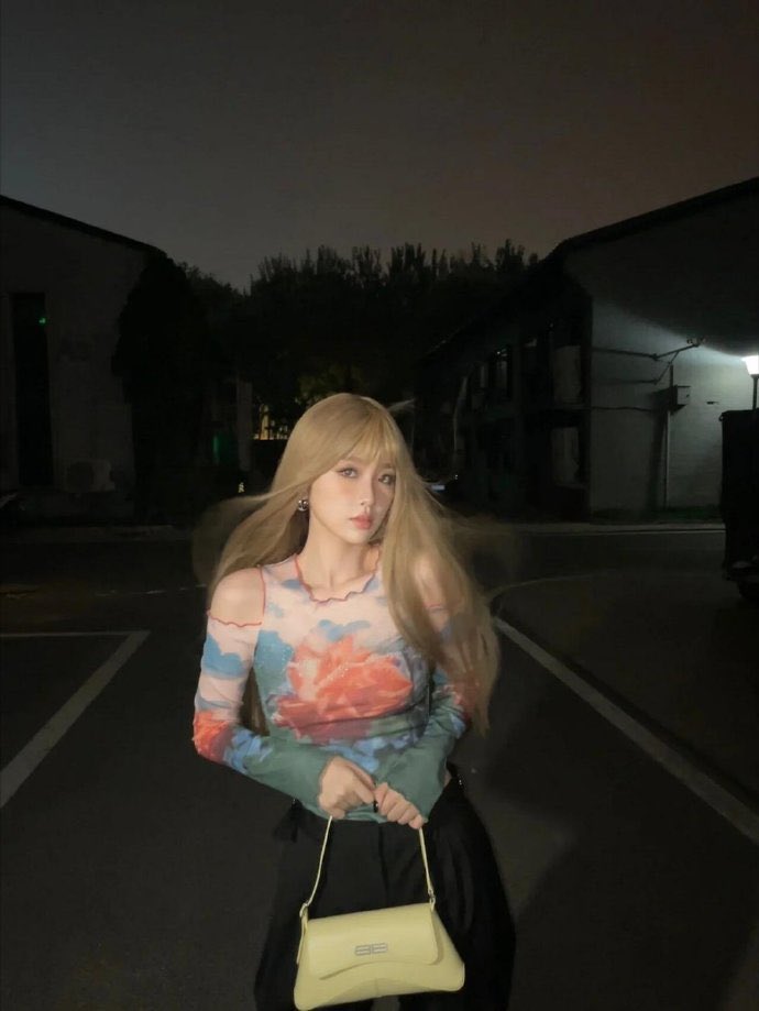 yashuxin's tweet photo. her blonde era was so insane https://t.co/iYBXa8zsVW