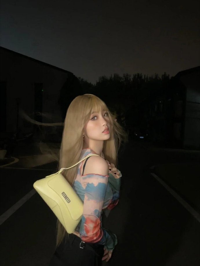yashuxin's tweet photo. her blonde era was so insane https://t.co/iYBXa8zsVW