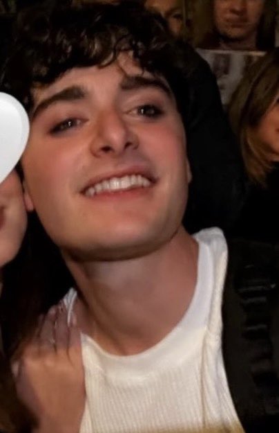wisebyhop's tweet photo. Him wearing the eyeliner more and more outside of the show.. is the propaganda working?? https://t.co/dyCs0xapEa