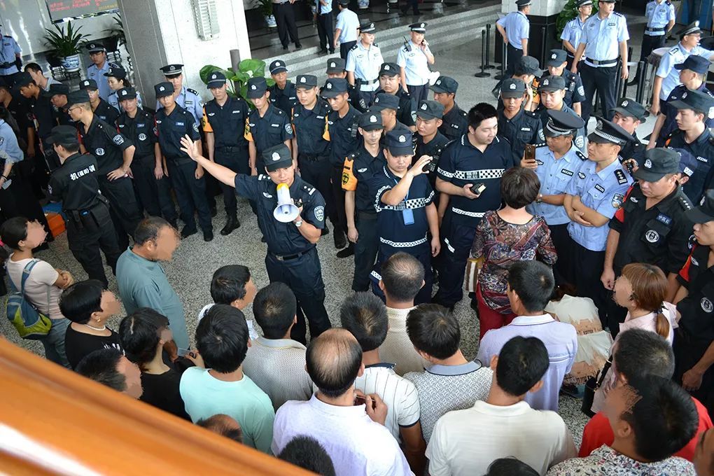 DedyCandrani's tweet photo. The affiliated Cai stepped up to punish the offenders strictly to maintain order. https://t.co/kXwdbF3PjD